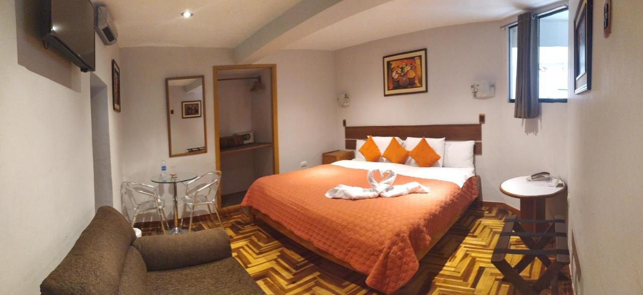 Zimmer mit Kingsize-Bett