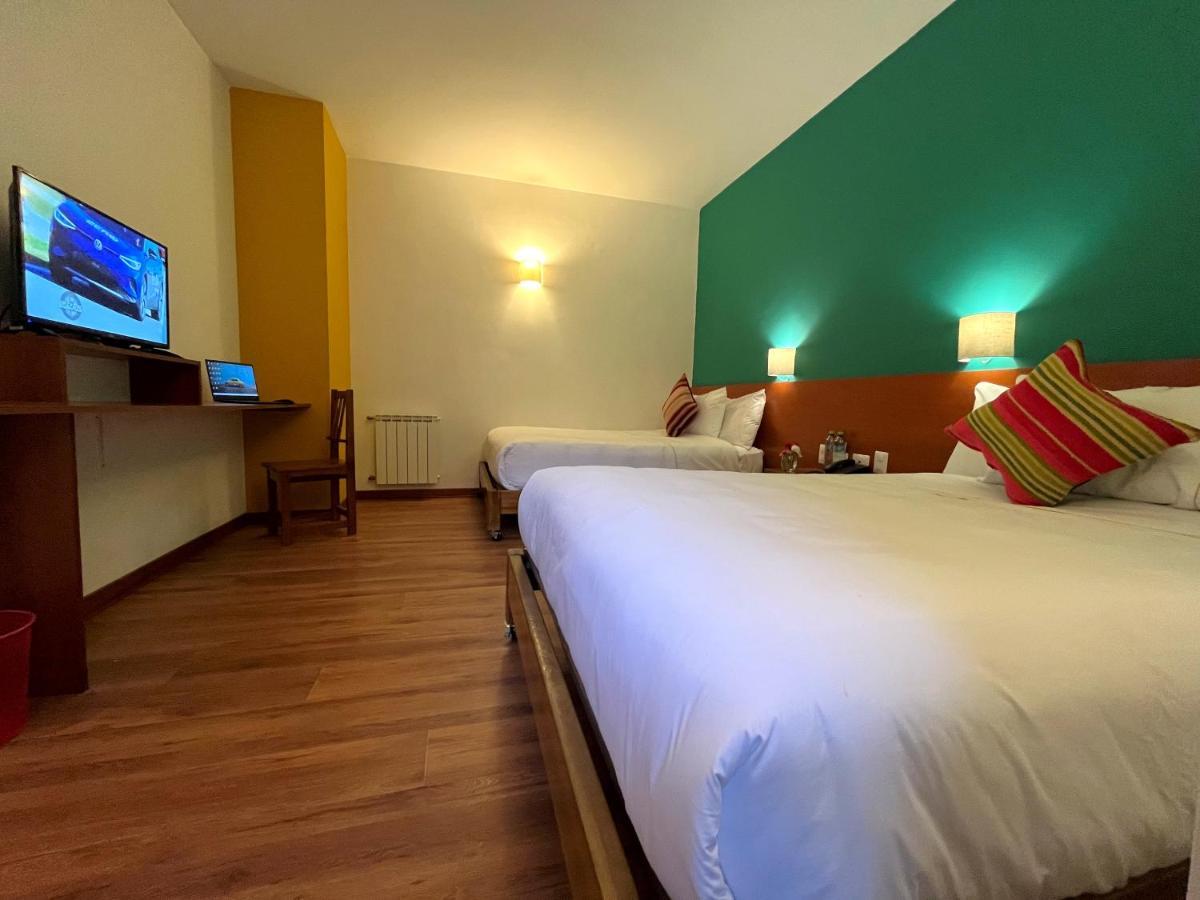Quarto com 2 Camas de Solteiro