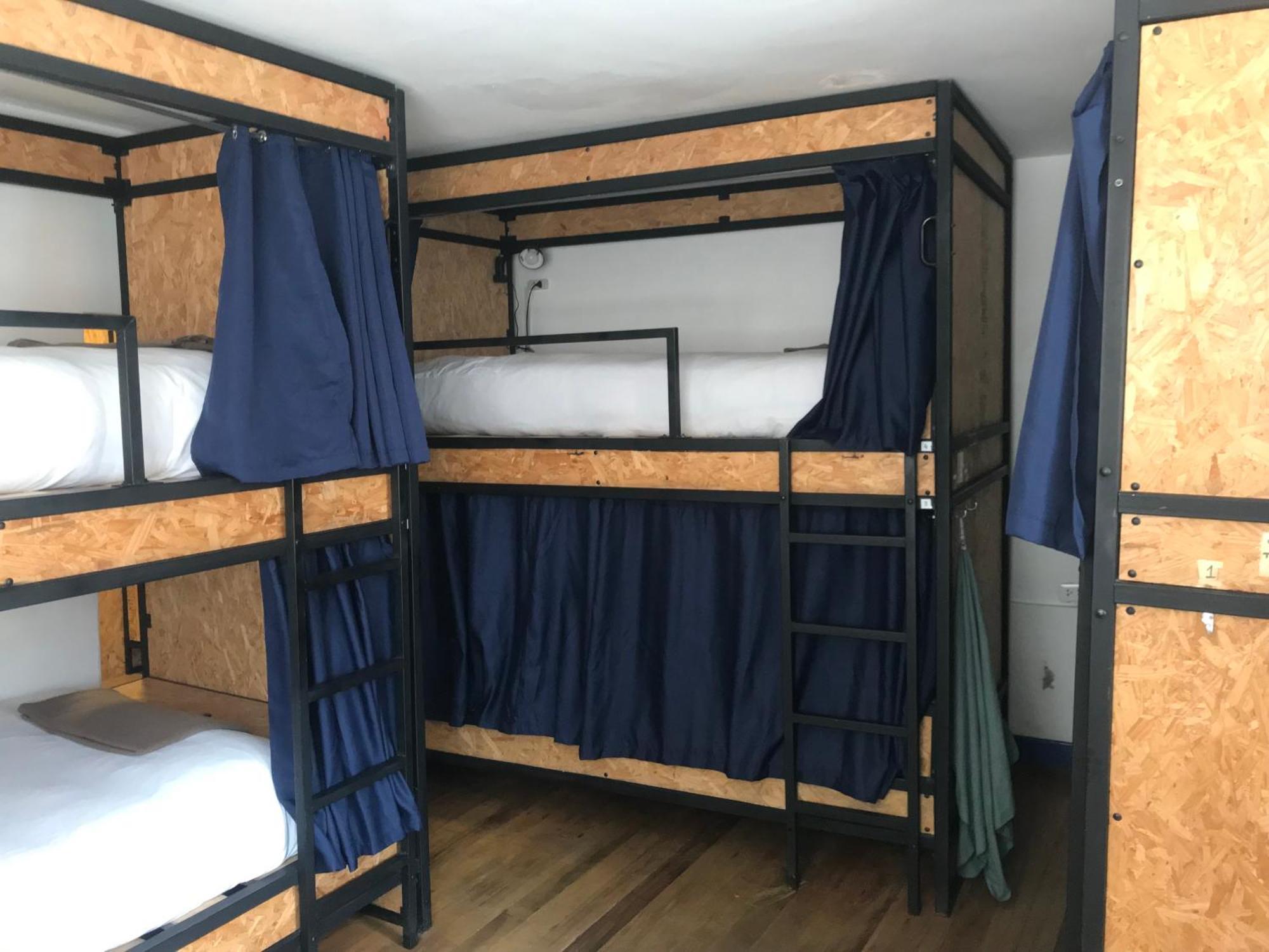 Cama em Dormitório Misto com 6 Camas