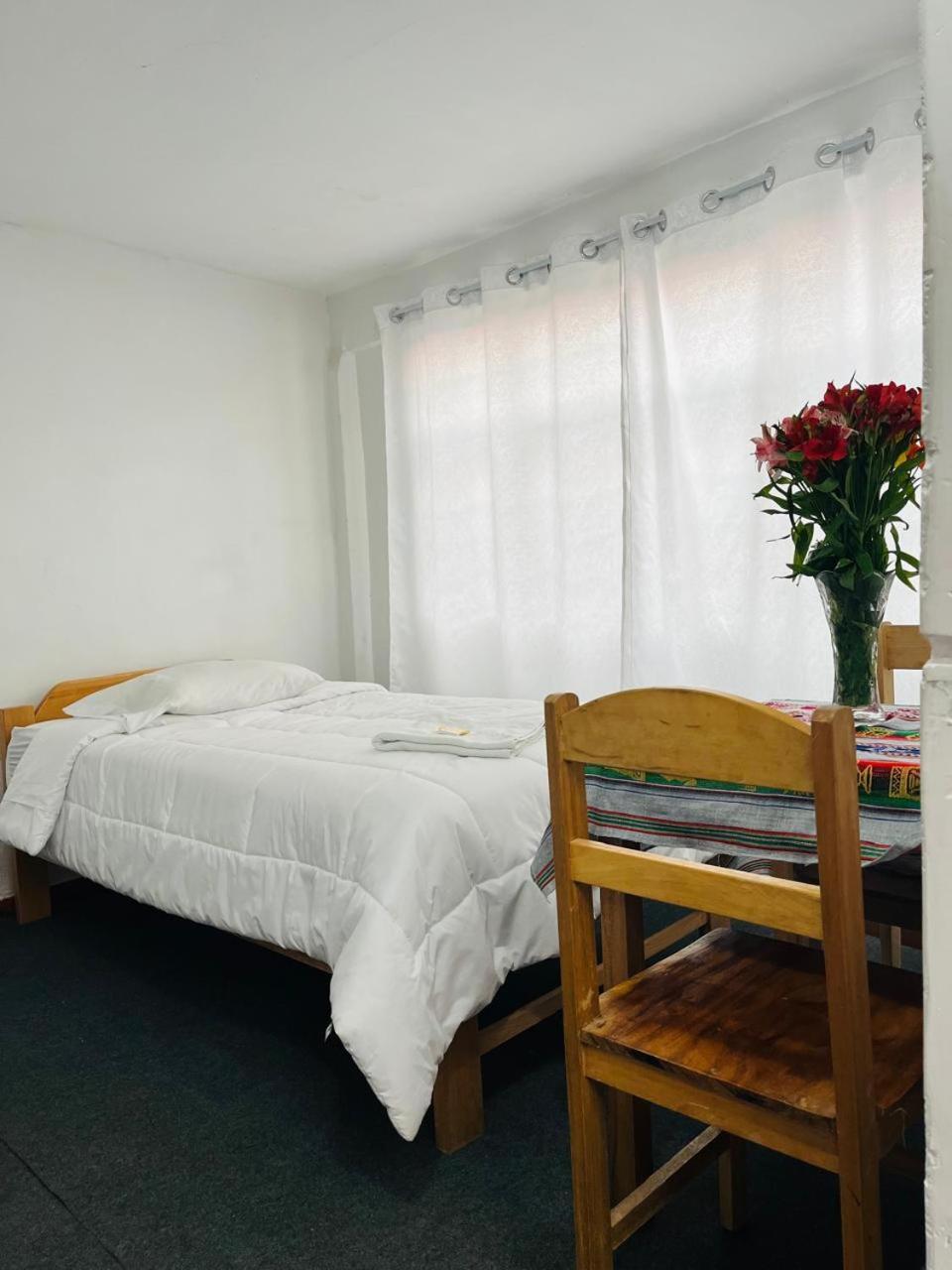 Quarto Individual com Banheiro Privativo