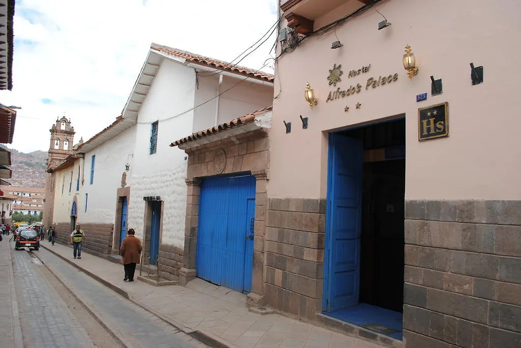 Hostal Alfredo'S Palace-1
