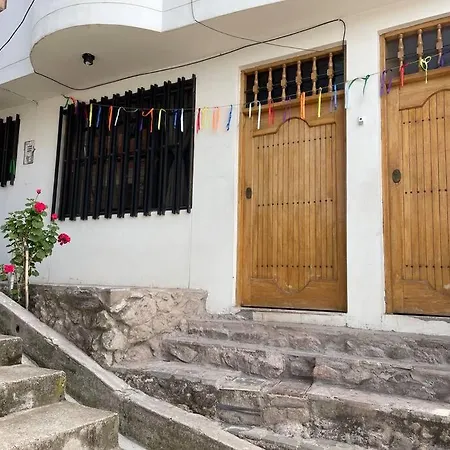 Alojamiento de 2 Habitaciones con Baño Privado-3