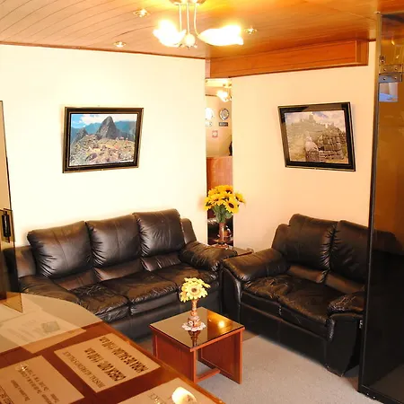 Hostal Alfredo'S Palace-2