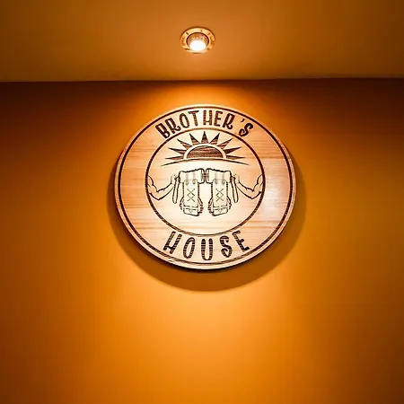 Brothers House-3